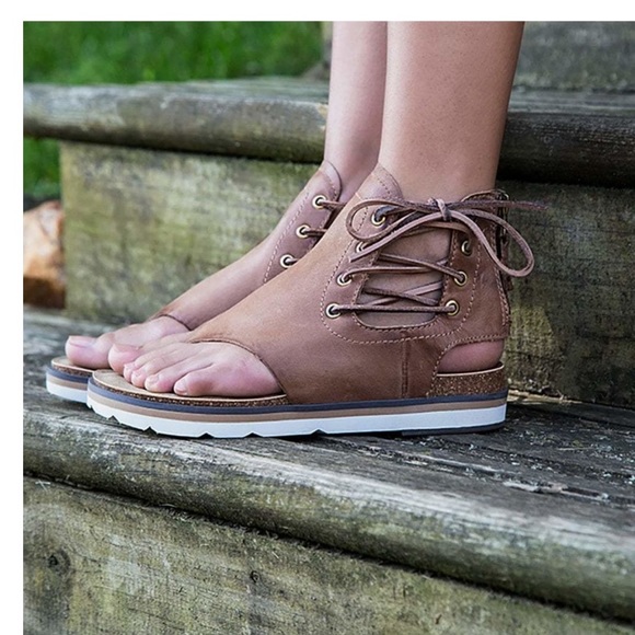 OTBT Shoes - OTBT LOCATE IN BROWN SILVER FLAT SANDALS size 9 NEW